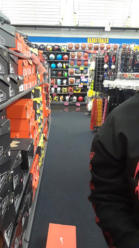 Sporting Goods Store «Big 5 Sporting Goods - Covina», reviews and photos, 543 N Azusa Ave, Covina, CA 91722, USA