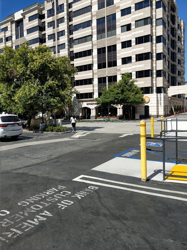 Shopping Mall «Shops On Lake Avenue», reviews and photos, 345 S Lake Ave, Pasadena, CA 91101, USA