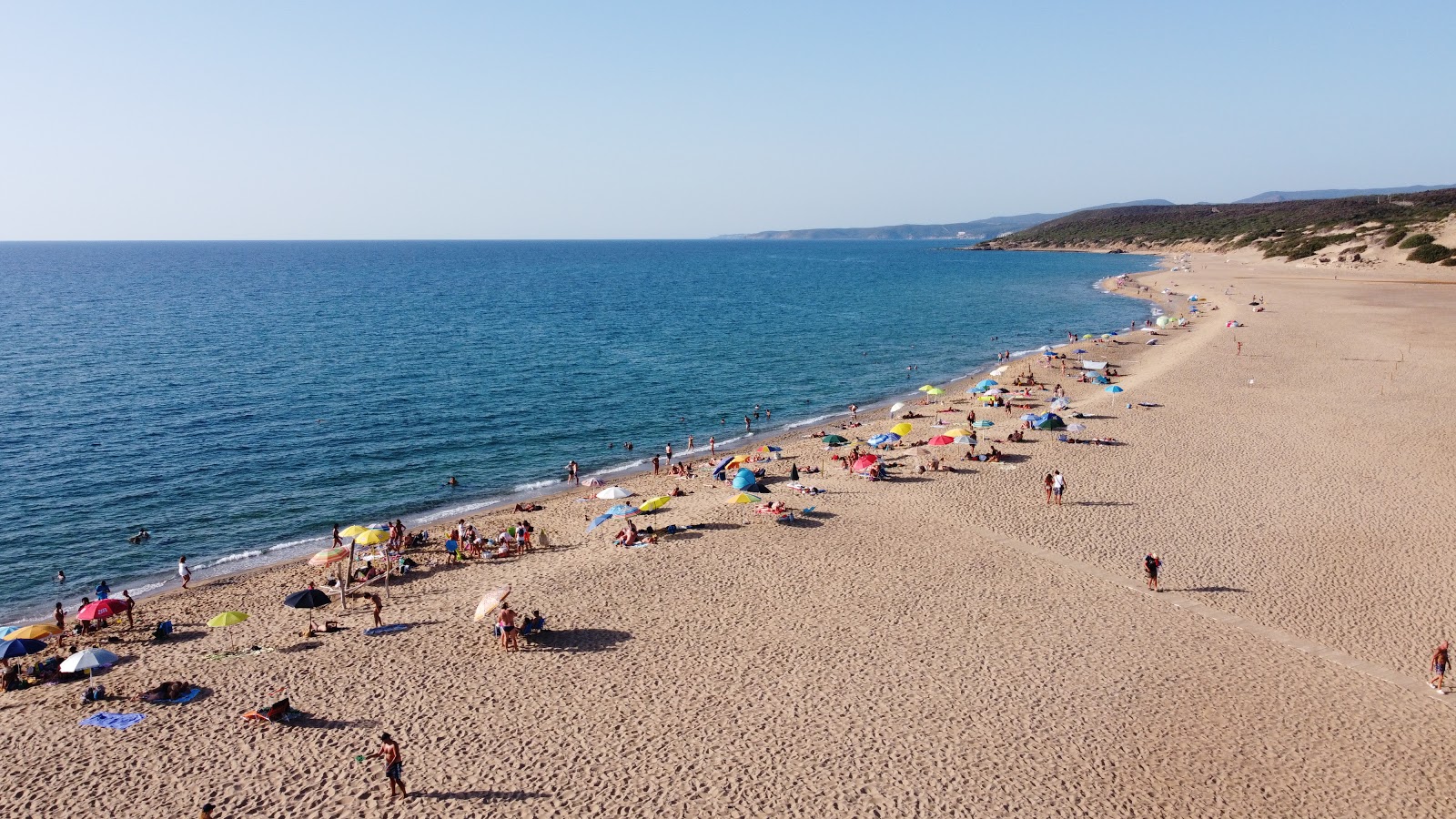 Foto di Spiaggia delle Piscine con una superficie del sabbia beige fine