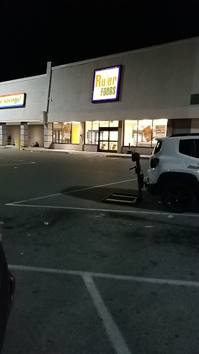 Grocery Store «Ruler», reviews and photos, 374 N L Rogers Wells Blvd, Glasgow, KY 42141, USA