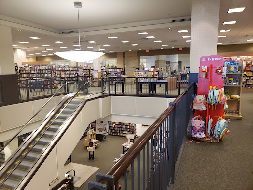 Book Store «Barnes & Noble Booksellers Clackamas Town Ctr Mall», reviews and photos, 12000 SE 82nd Ave, Portland, OR 97086, USA