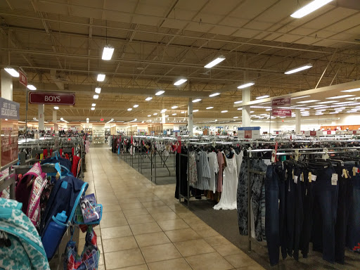 Clothing Store «Burlington Coat Factory», reviews and photos, 1555 S Lake St, Mundelein, IL 60060, USA