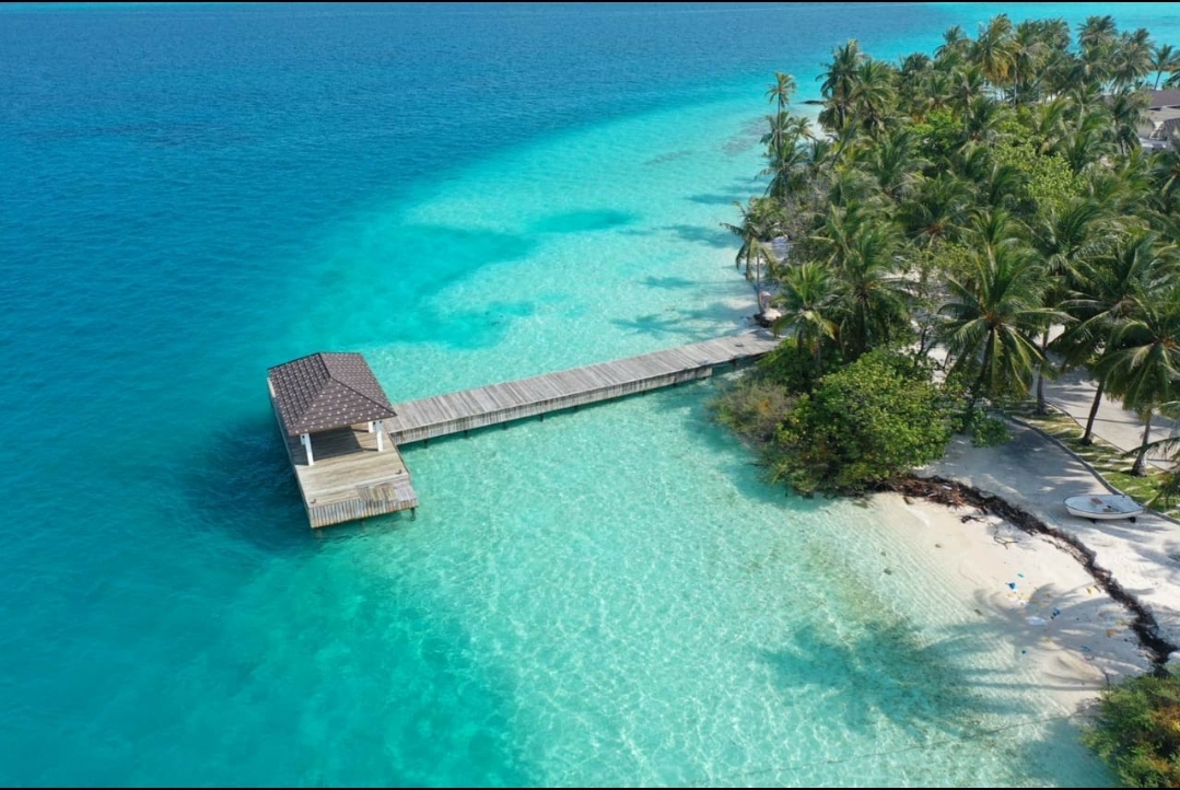 Foto de Mandhoo Beach área parcialmente do hotel