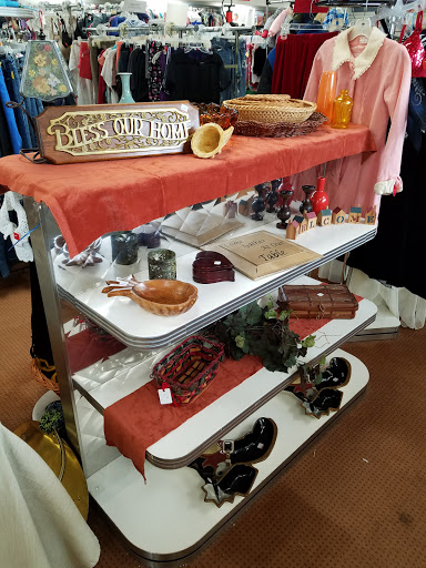 Thrift Store «Mission Wearhouse Thrift Store», reviews and photos, 2756 Lake Shore Ave, Little Canada, MN 55117, USA