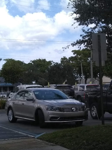 Car Dealer «High Q Auto», reviews and photos, 747 N State Rd 7, Plantation, FL 33317, USA