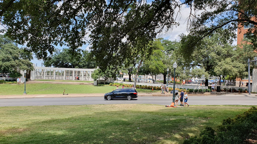 Park «Belo Garden», reviews and photos, 14 Main St & Griffin St. & Commerce St., Houston, TX 77002, USA