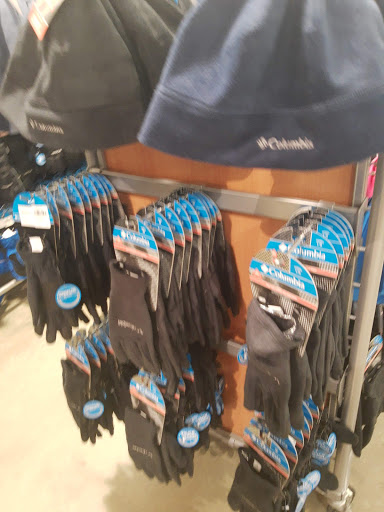 Sportswear Store «Columbia Sportswear Outlet», reviews and photos, 6800 Oxon Hill Rd #600, Oxon Hill, MD 20745, USA