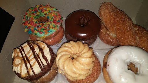 Donut Shop «Avon Donuts Inc», reviews and photos, 45324 Woodward Ave, Pontiac, MI 48341, USA