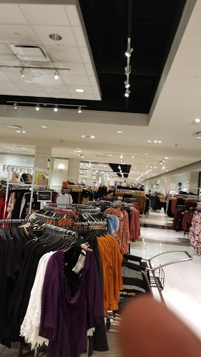 Clothing Store «Forever 21», reviews and photos, 651 Kapkowski Rd, Elizabeth, NJ 07201, USA