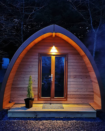 Discover the Ultimate Glamping Experience in a Charming Countryside Cabin