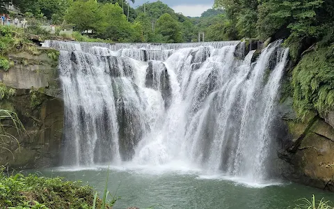 Shifen Waterfall image