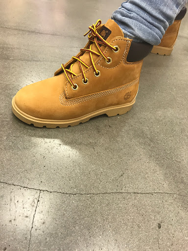 Shoe Store «WSS», reviews and photos, 201 Pacific Coast Hwy, Wilmington, CA 90744, USA