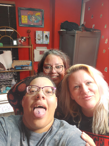 Tattoo Shop «Body Expressions Tattoo Studio», reviews and photos, 406 E Kingsbury St, Seguin, TX 78155, USA