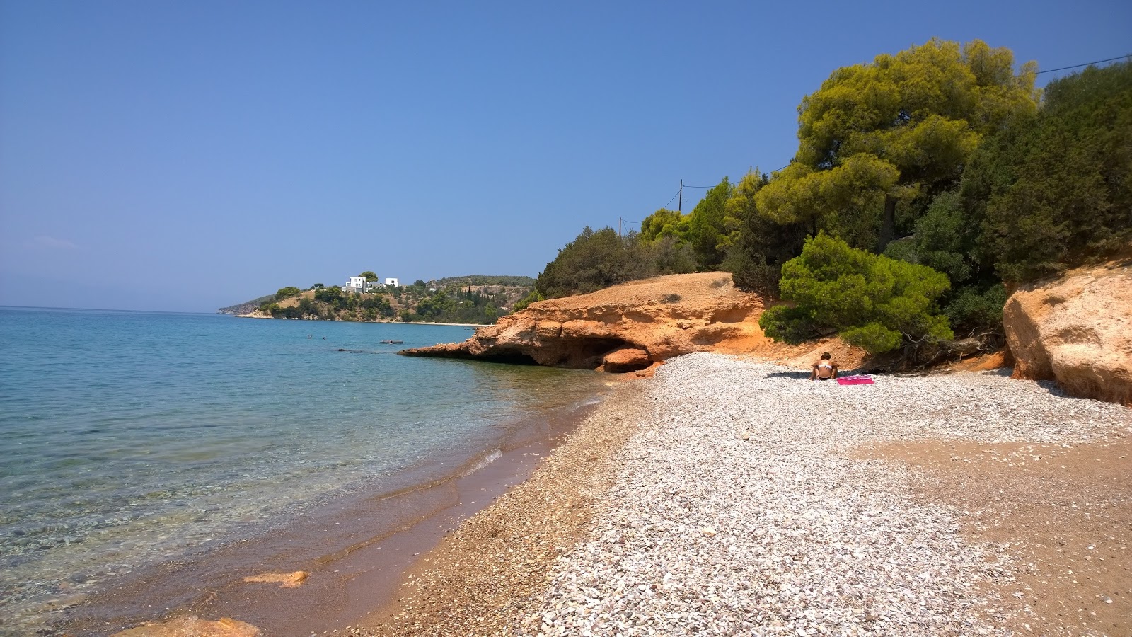 Φωτογραφία του Ververonda beach - δημοφιλές μέρος μεταξύ λάτρεις της χαλάρωσης