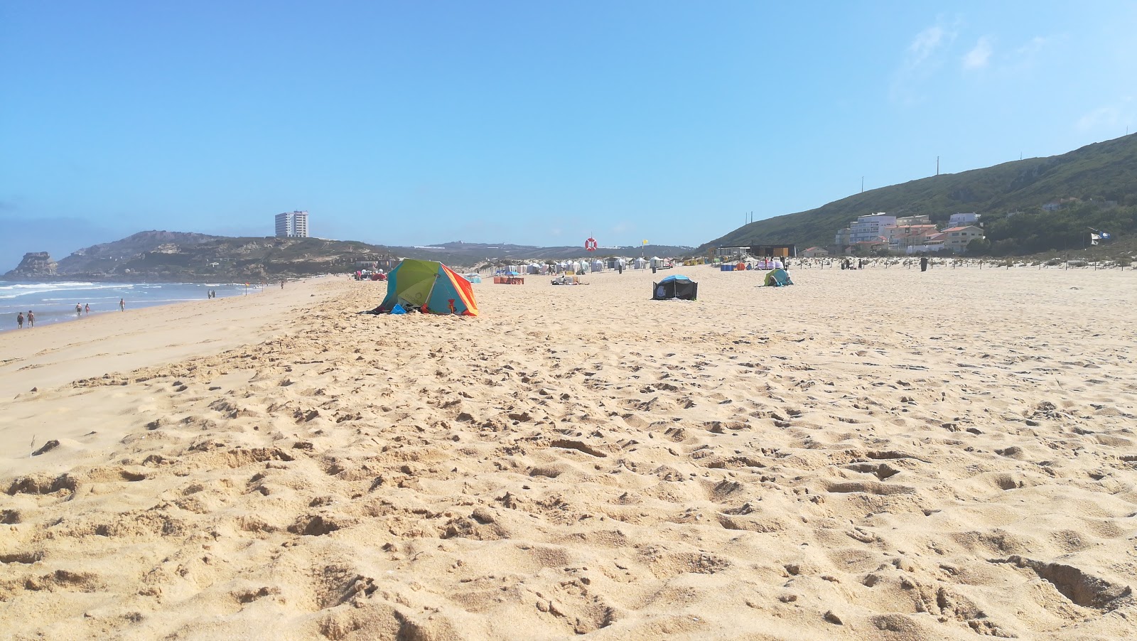 Fotografie cu Praia do Areal Sul zonele de facilități