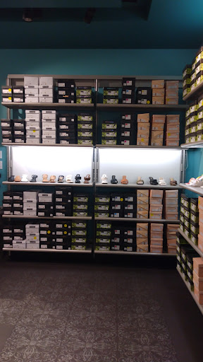 Clothing Store «Discovery Clothing Company», reviews and photos, 660 Centerview Blvd, Kissimmee, FL 34741, USA