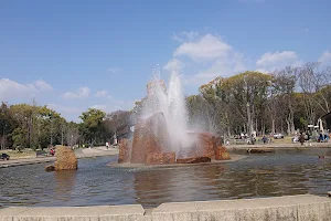 Osaka Castle Park Fountain image
