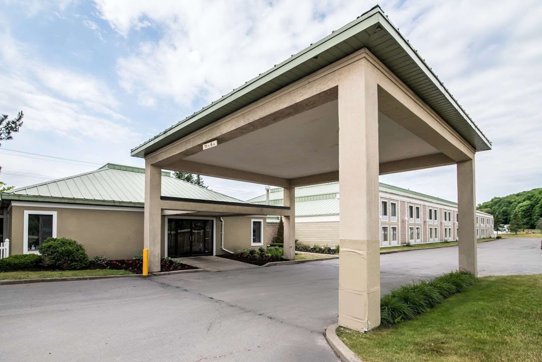 Clarion Inn & Suites - University Area