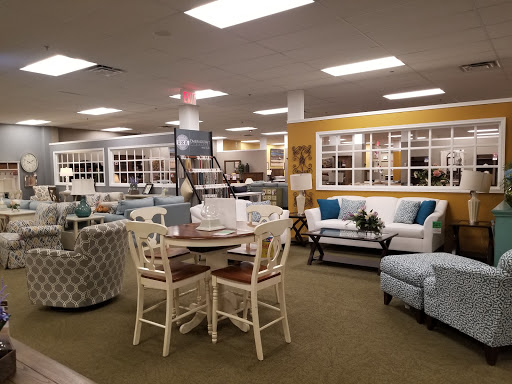 Furniture Store «Raymour & Flanigan Furniture and Mattress Store», reviews and photos, 2795 Richmond Ave, Staten Island, NY 10314, USA