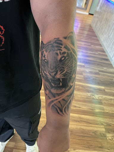 Explore small flowers tattoo ideas, creative tattoo ideas in Albuquerque, available at Albuquerque Ink tattoo College Plaza