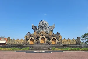 Taman Bung Karno ᬢᬫᬦ᭄ ᬩᬸᬂ ᬓᬃᬡᭀ᭟ image