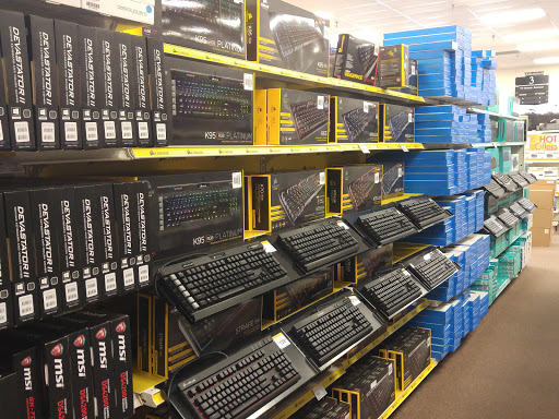 Computer Store «Micro Center», reviews and photos, 1349 Som Center Rd, Mayfield Heights, OH 44124, USA