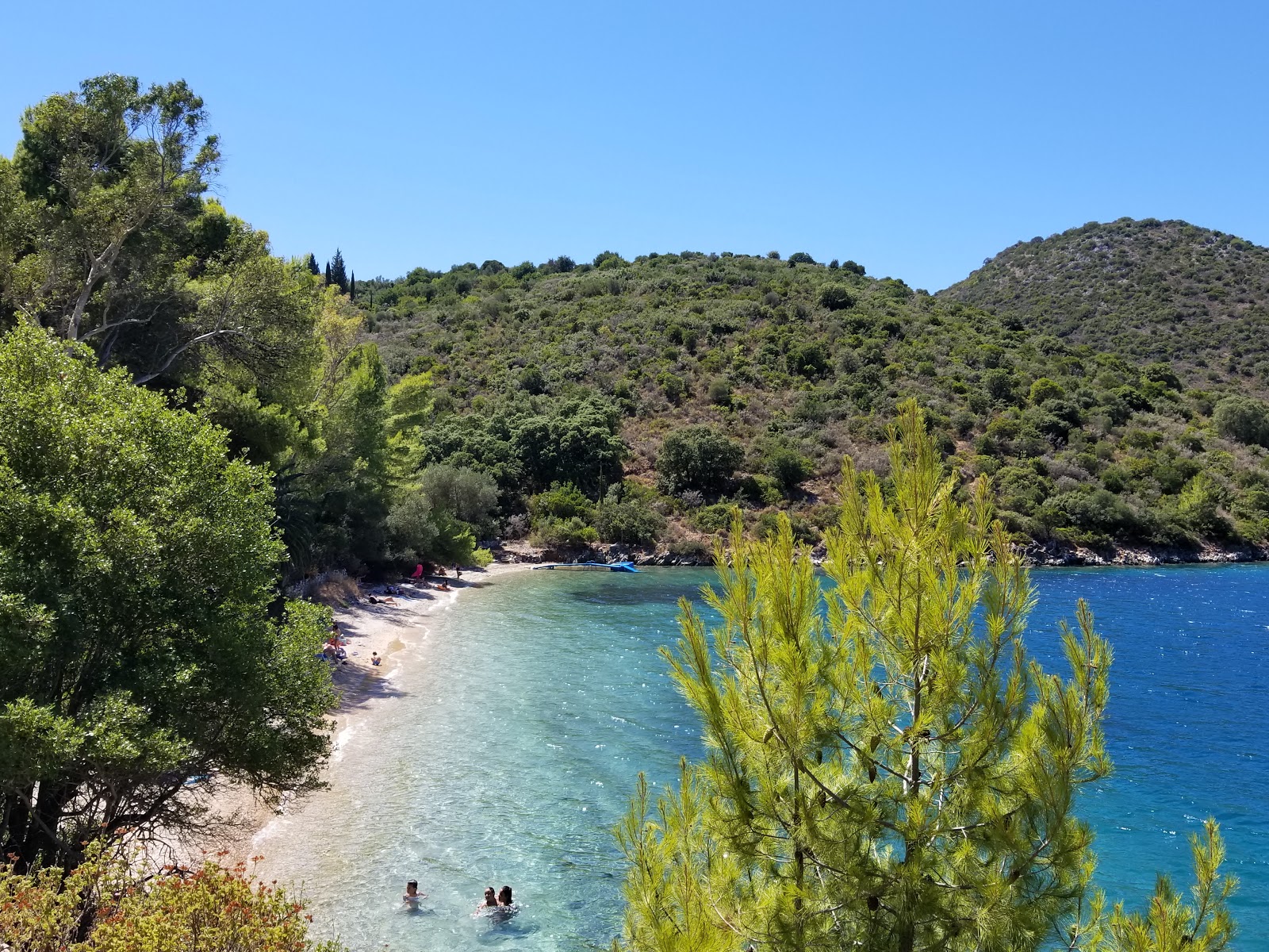 Foto von Minimata Beach mit heller kies Oberfläche