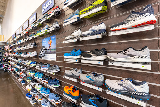 Sporting Goods Store «Road Runner Sports», reviews and photos, 7063 SW Nyberg St, Tualatin, OR 97062, USA