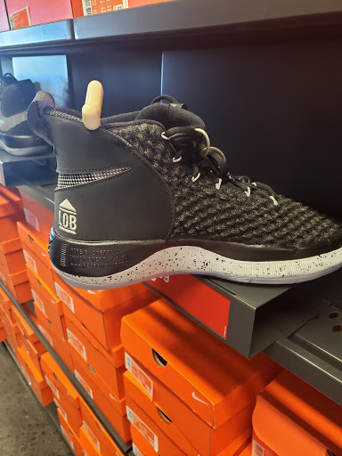 Clothing Store «Nike Factory Store», reviews and photos, 11211 120th Ave #80, Pleasant Prairie, WI 53158, USA
