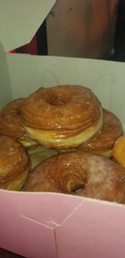 Donut Shop «Superior Donuts», reviews and photos, 13532 Lakewood Blvd, Bellflower, CA 90706, USA