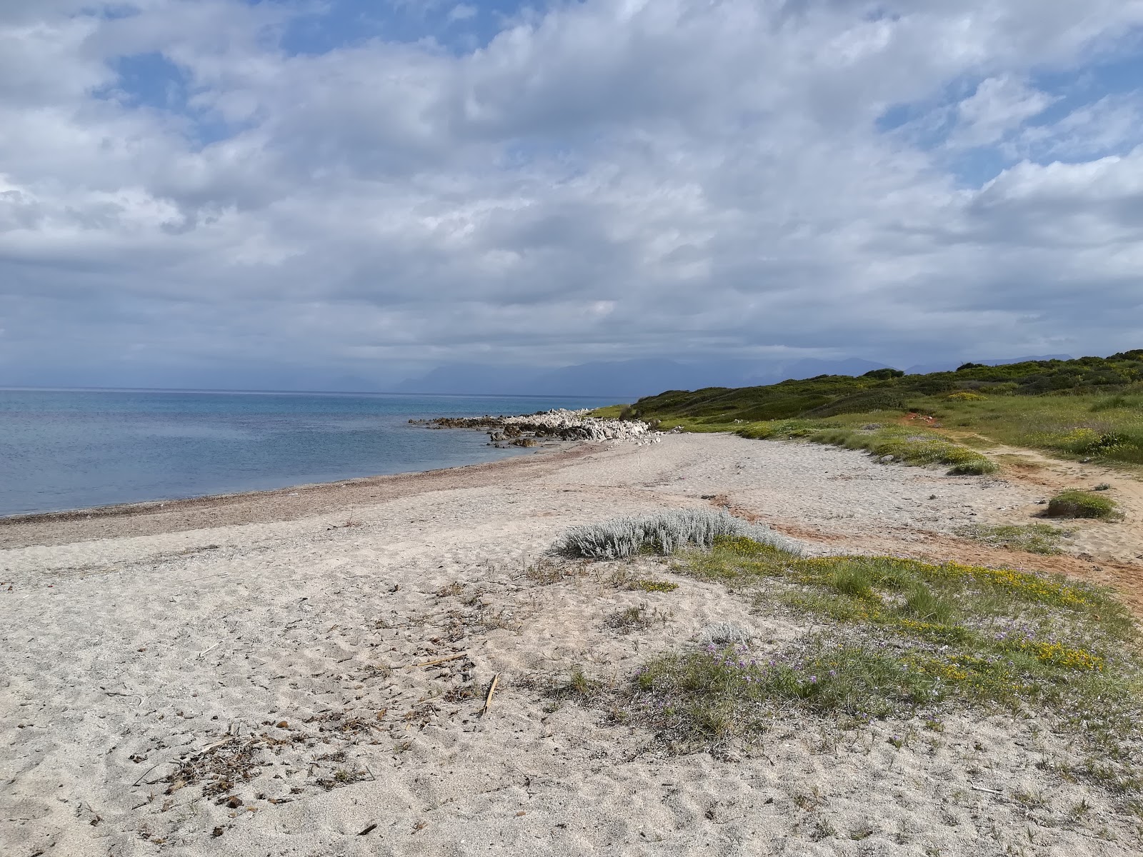 Antinioti West Beach'in fotoğrafı ve güzel manzarası