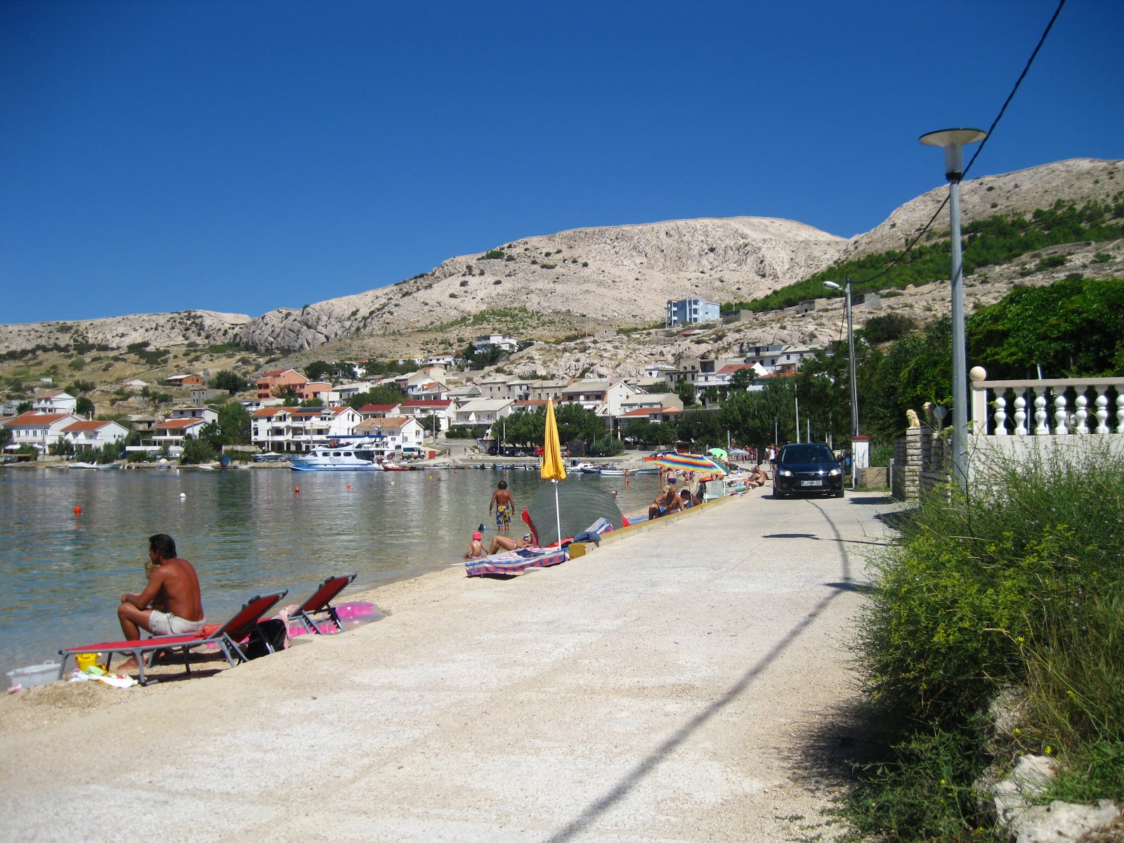 Φωτογραφία του Metajna beach παροχές περιοχής