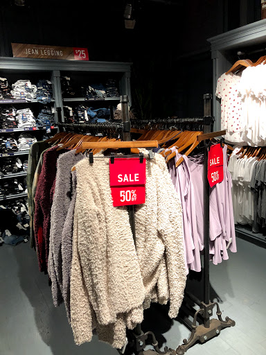 Clothing Store «Hollister Co.», reviews and photos, 19575 Biscayne Blvd #1335, Aventura, FL 33180, USA