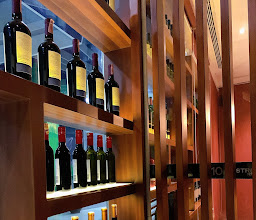 District 10 Restaurant & Bar photo