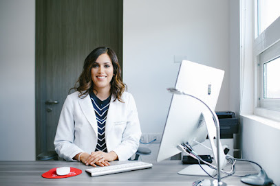 Dra. Karina Montes Aranda, Ginecólogo