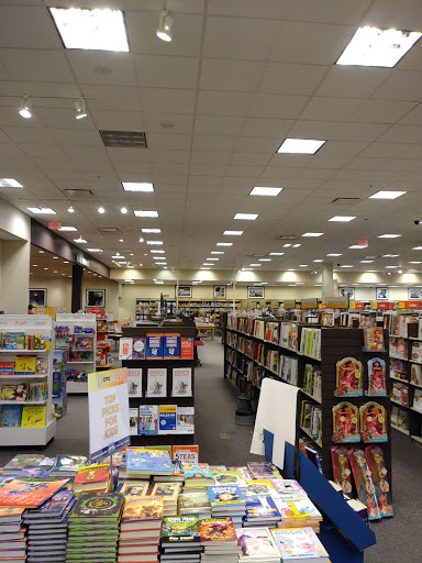 Book Store «Books-A-Million», reviews and photos, 6601 Edwardsville Crossing Dr, Edwardsville, IL 62045, USA