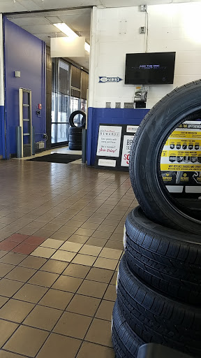 Auto Parts Store «Pep Boys Auto Parts & Service», reviews and photos, 2671 Randolph St, Huntington Park, CA 90255, USA