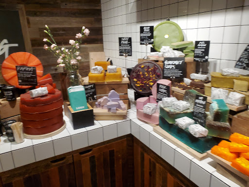 Cosmetics Store «lush fresh handmade cosmetics», reviews and photos, 9090 Destiny USA Dr, Syracuse, NY 13290, USA