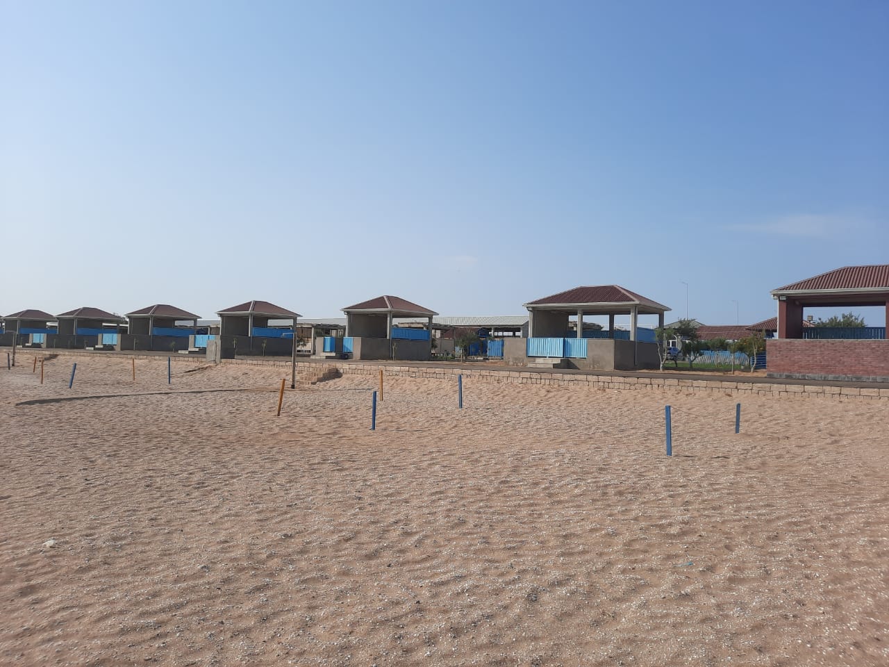 Zira Beach的照片 带有长直海岸