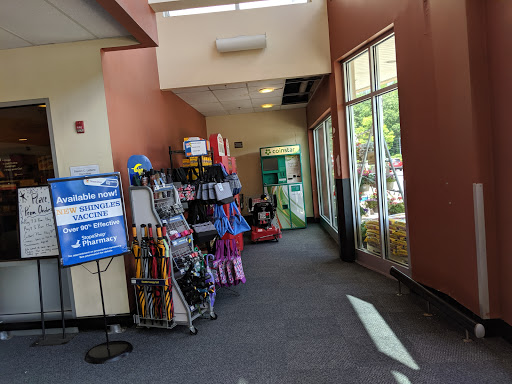 Grocery Store «Super Stop & Shop», reviews and photos, 200 New Hartford Rd, Winsted, CT 06098, USA