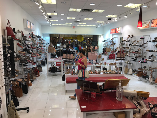 Piccadilly at Mall Of The Americas (Shoes Store)