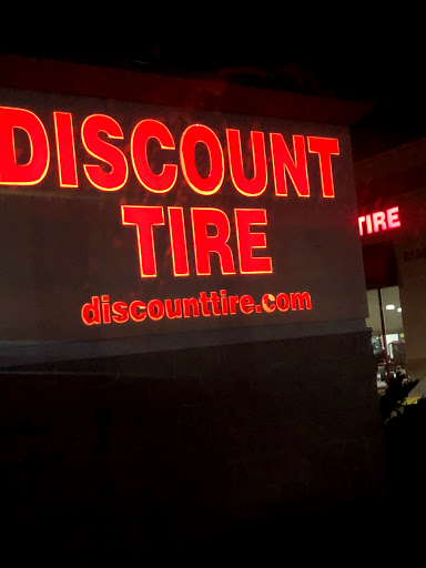 Tire Shop «Discount Tire Store - Roundlake Beach, IL», reviews and photos, 2125 N Illinois 83, Round Lake Beach, IL 60073, USA