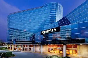 Radisson Hotel Vancouver Airport image