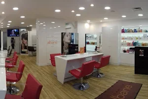 Camille Albane - Coiffeur Versailles image