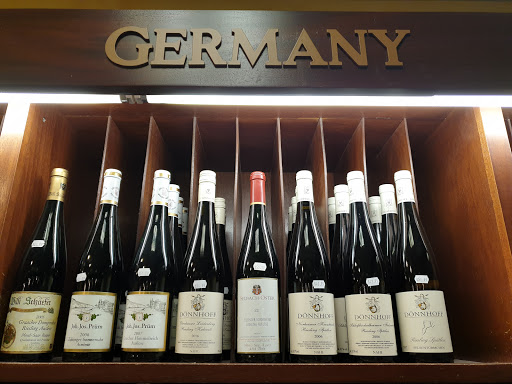 Wine Store «Arlington Wine & Liquor», reviews and photos, 718 Dutchess Turnpike, Poughkeepsie, NY 12603, USA