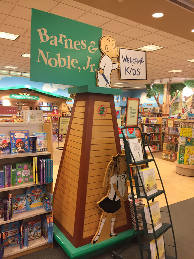 Book Store «Barnes & Noble Booksellers Maple Grove», reviews and photos, 8040 Wedgewood Ln N, Maple Grove, MN 55369, USA