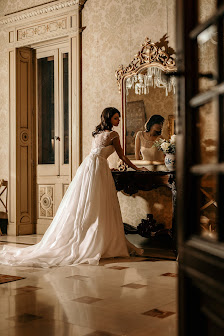 Lucrezia alta moda sposa Via Semeraro, 9, 72016 Montalbano BR, Italia