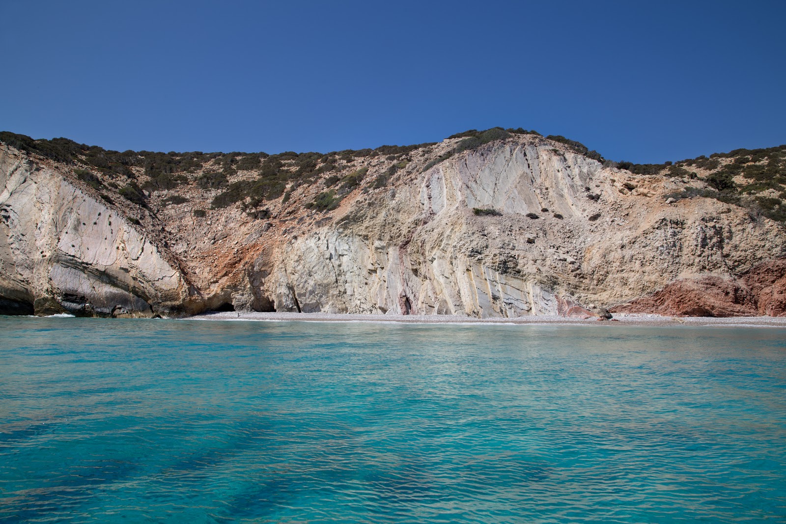 Lakoudi Beach'in fotoğrafı geniş ile birlikte