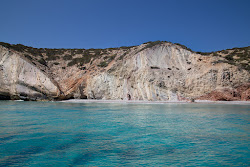 Lakoudi Beach'in fotoğrafı geniş ile birlikte