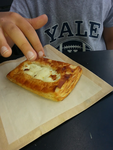 Coffee Shop «Starbucks», reviews and photos, 950 Sheridan Rd, Highwood, IL 60040, USA